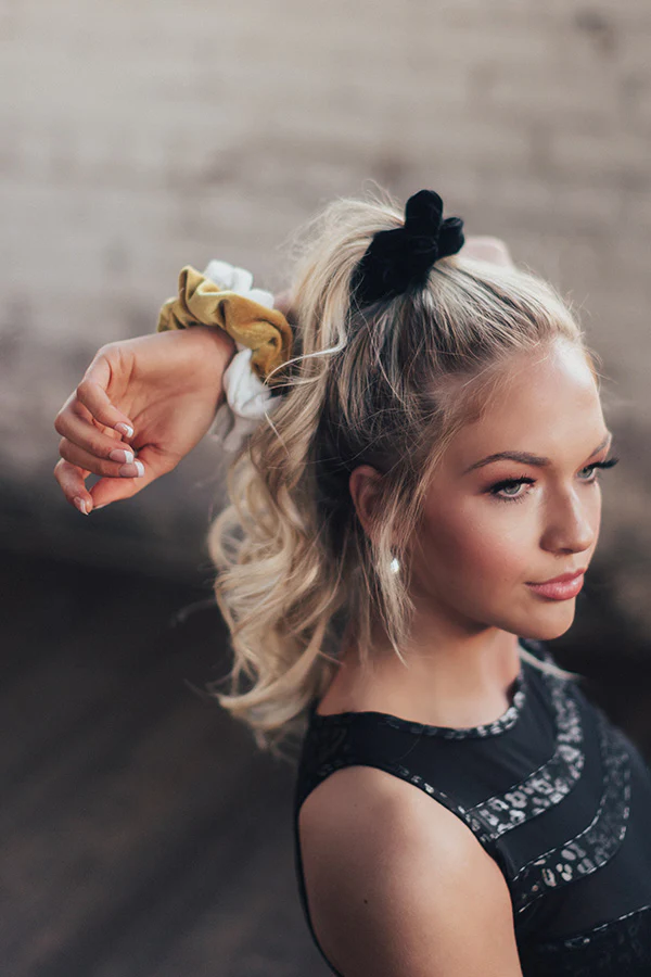 Adore The Day Velvet Scrunchie Set - Image 3