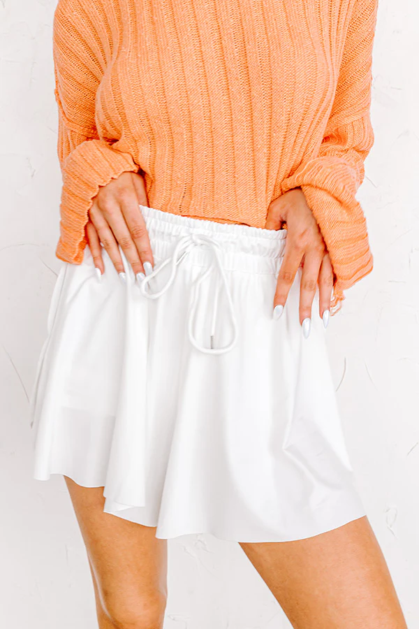 Better Offline Active Shorts In White - Image 11