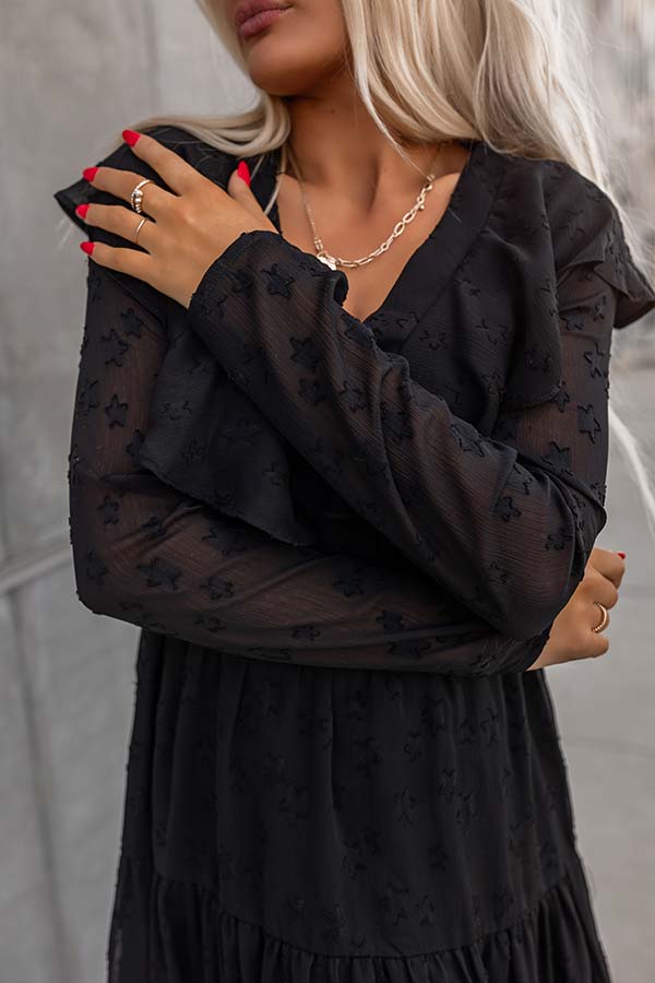 Can't Stop The Kisses Shift Dress In Black - Image 4