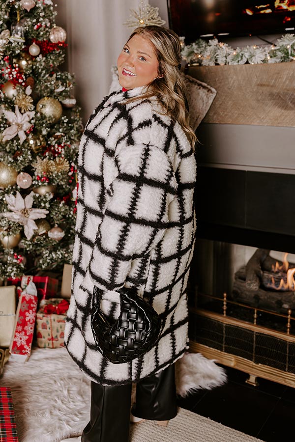 Cozier Than Most Sherpa Coat Curves - Image 3