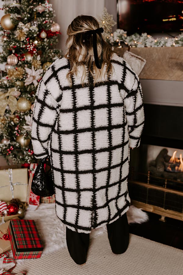 Cozier Than Most Sherpa Coat Curves - Image 4