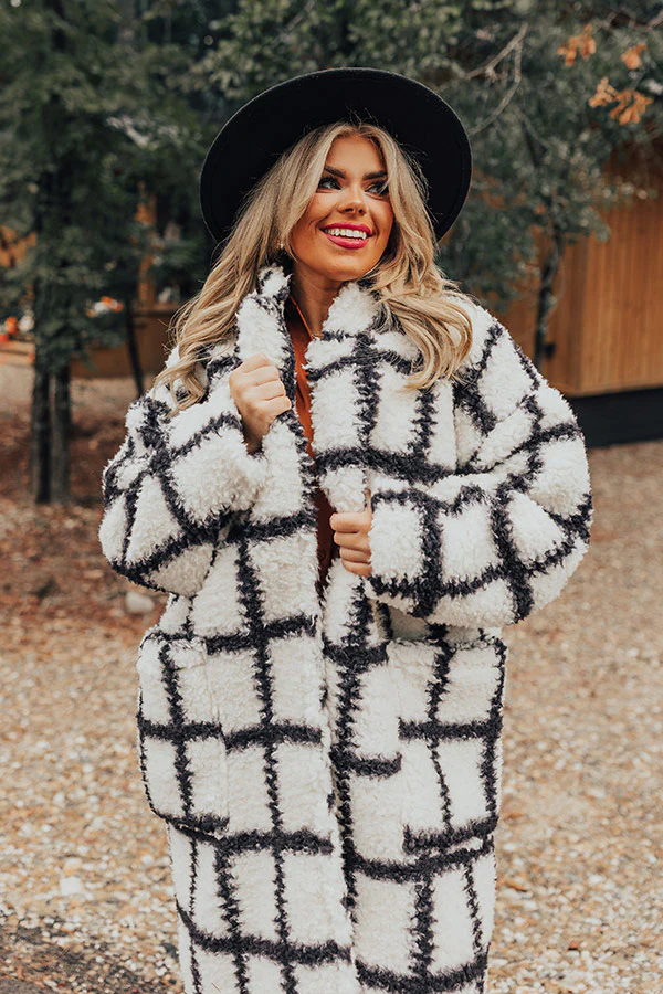 Cozier Than Most Sherpa Coat Curves - Image 7