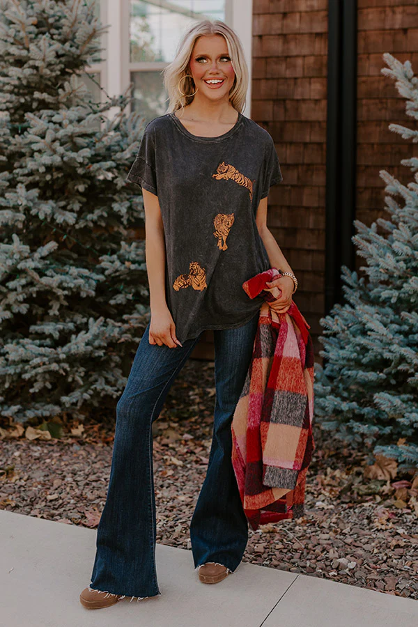 Good Behavior Graphic Tee In Vintage Black - Image 2
