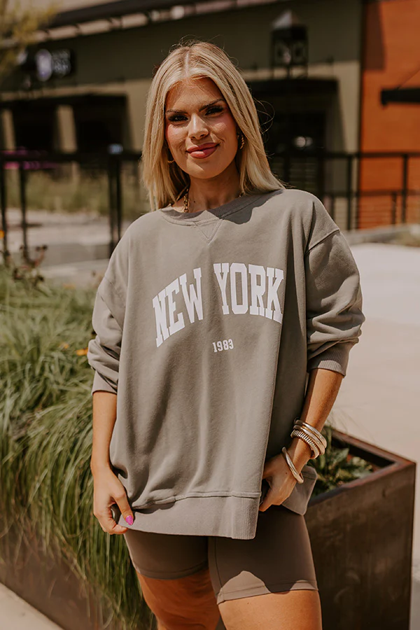 New York Graphic Sweatshirt Curves - Image 4