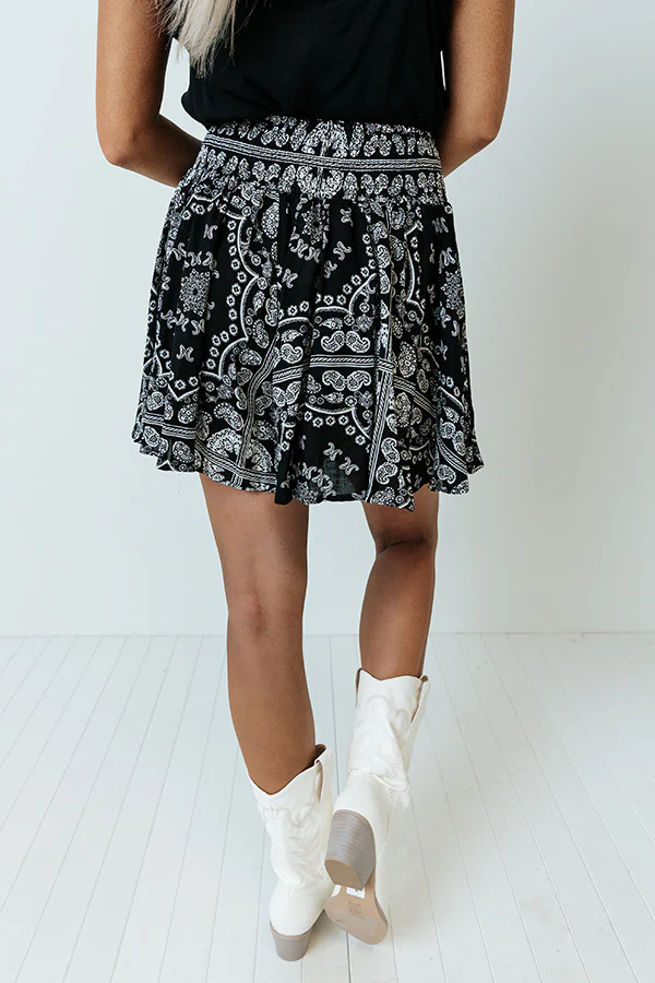 Sailing Away Shorts in Black - Image 8