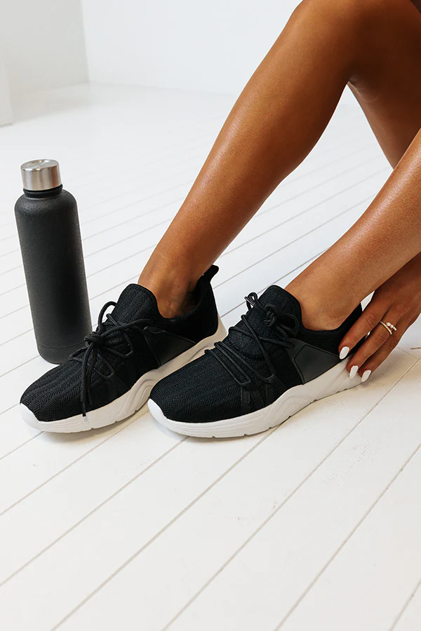 The Arwyn Sneaker In Black - Image 3