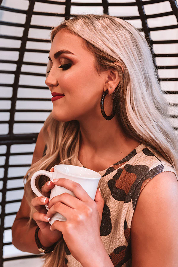 Weekend Obsession Tortoiseshell Hoop Earrings In Brown - Image 4